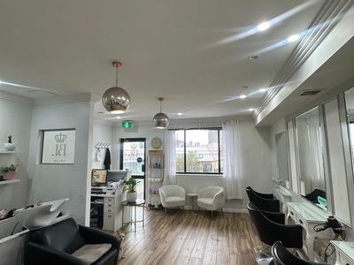 hair-salon-barber-for-sale-9500-takeover-lease-only-435-and-week-plus-outgoing-4