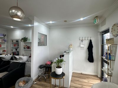 hair-salon-barber-for-sale-9500-takeover-lease-only-435-and-week-plus-outgoing-1