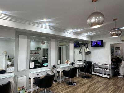 hair-salon-barber-for-sale-9500-takeover-lease-only-435-and-week-plus-outgoing-0