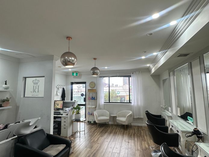 hair-salon-barber-for-sale-9500-takeover-lease-only-435-and-week-plus-outgoing-4