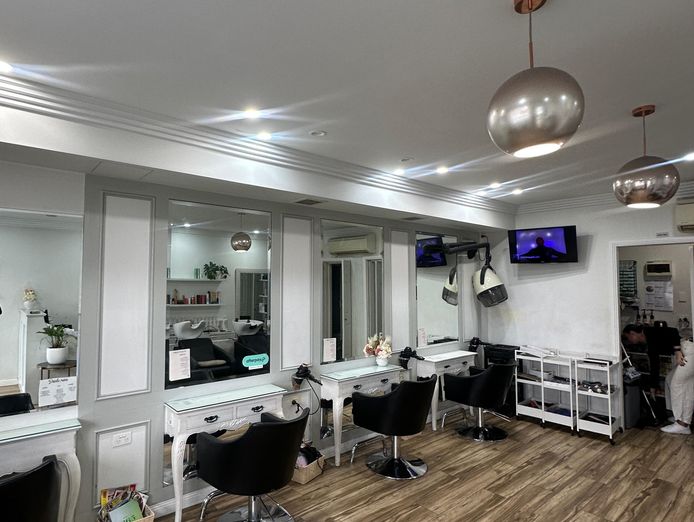 hair-salon-barber-for-sale-9500-takeover-lease-only-435-and-week-plus-outgoing-0