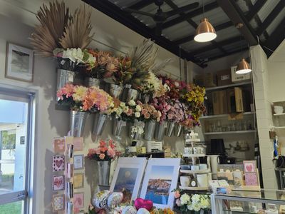 fiorella-florals-florist-gift-boutique-espresso-bar-whitsundays-qld-8