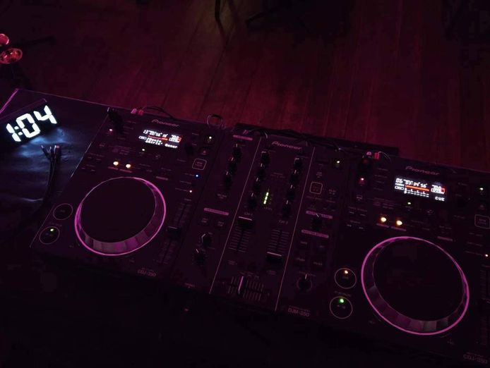 cbd-business-food-liqour-heavy-traffic-rent-500-a-month-available-now-6