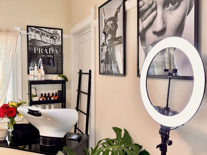 fully-equipped-mobile-hair-salon-bondi-junction-flexible-transition-offered-1