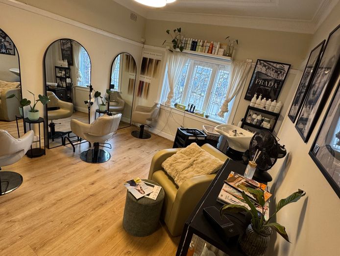 fully-equipped-mobile-hair-salon-bondi-junction-flexible-transition-offered-2