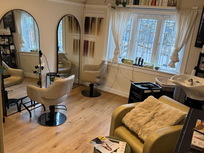 fully-equipped-mobile-hair-salon-bondi-junction-flexible-transition-offered-3