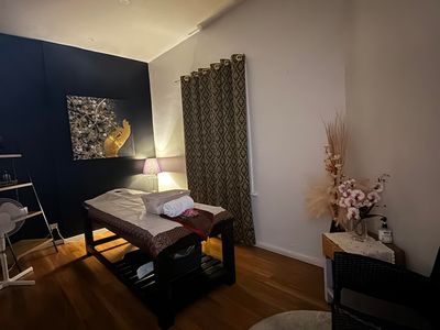 thai-massage-therapist-1