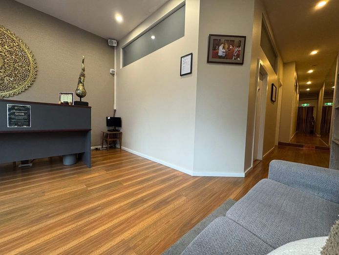 thai-massage-therapist-3