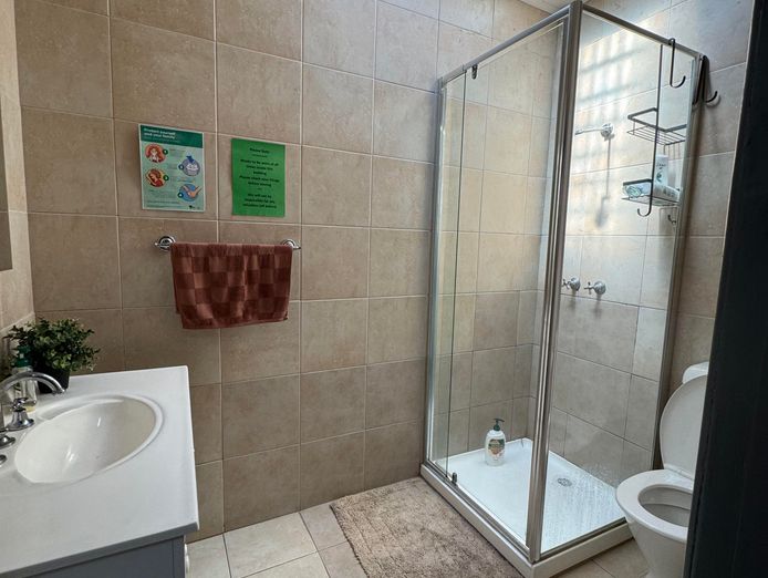 thai-massage-therapist-2