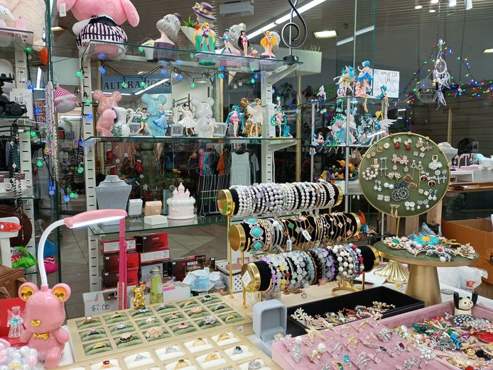 gift-variety-shop-for-sale-2