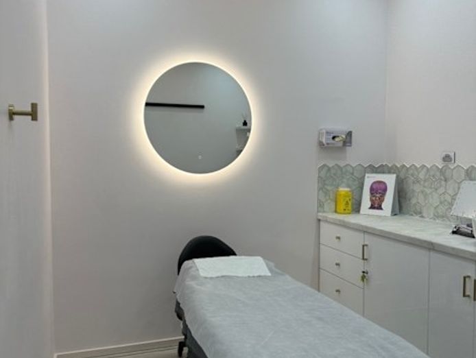 ready-to-trade-with-booked-clients-existing-beauty-salon-space-for-sale-0