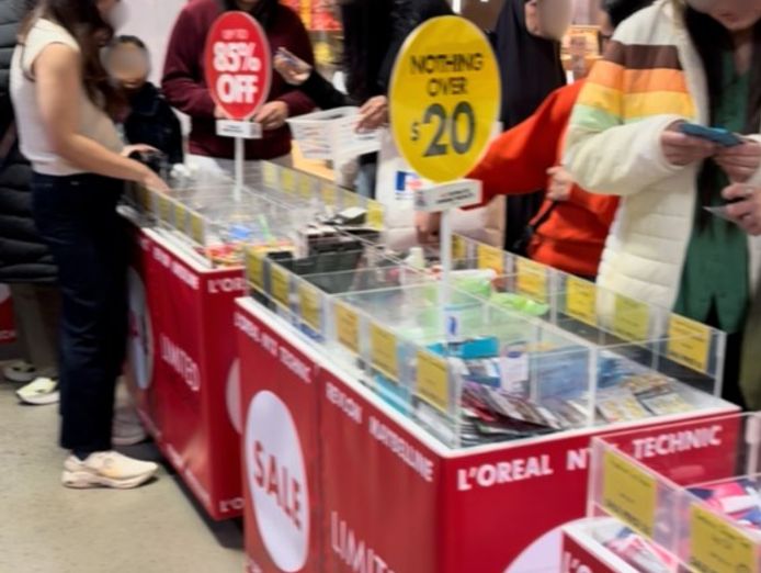 cosmetic-kiosks-high-margin-retail-choose-50-50-profit-share-or-purchase-unit-1