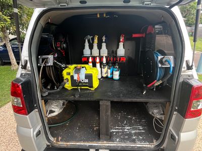 mobile-car-detailing-business-with-work-van-4