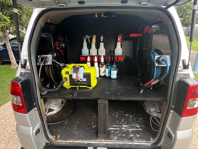 mobile-car-detailing-business-with-work-van-4