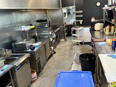 urgent-sale-japanese-restaurant-with-40-seats-in-busy-area-6