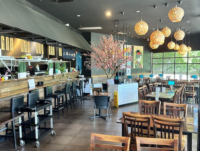 urgent-sale-japanese-restaurant-with-40-seats-in-busy-area-0