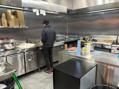 fully-equipped-fast-food-restaurant-in-fairfield-heights-ready-to-operate-0