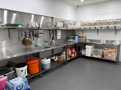 fully-equipped-fast-food-restaurant-in-fairfield-heights-ready-to-operate-2