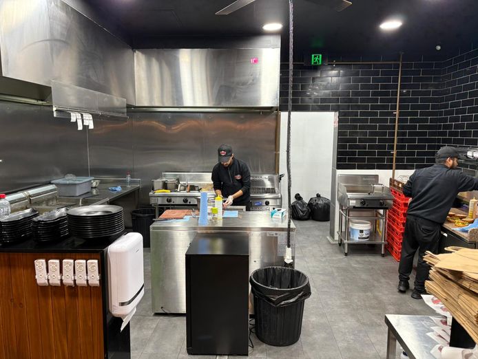 fully-equipped-fast-food-restaurant-in-fairfield-heights-ready-to-operate-1