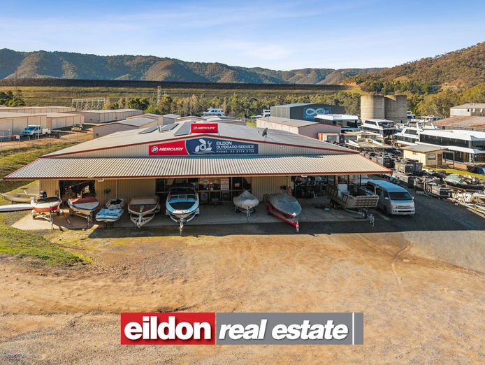 established-outboard-houseboat-service-centre-lake-eildon-0