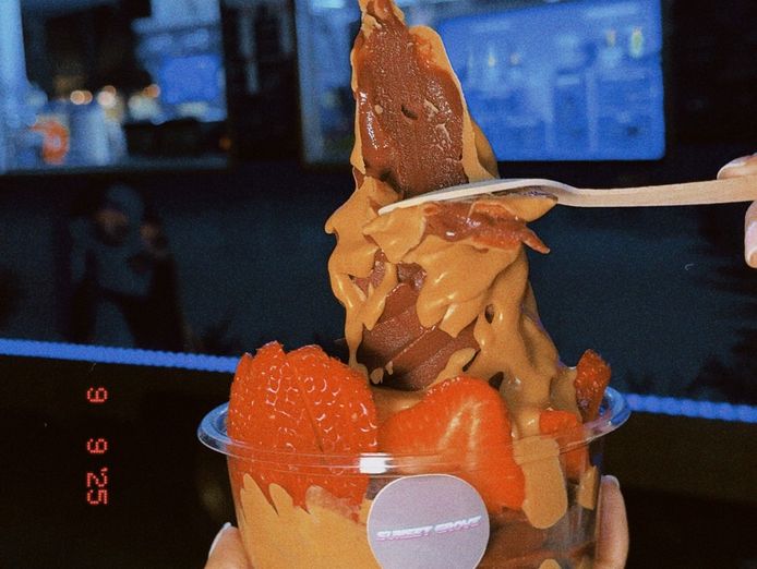 premium-acai-brand-fully-fitted-food-trailer-500k-revenue-in-under-12-months-1