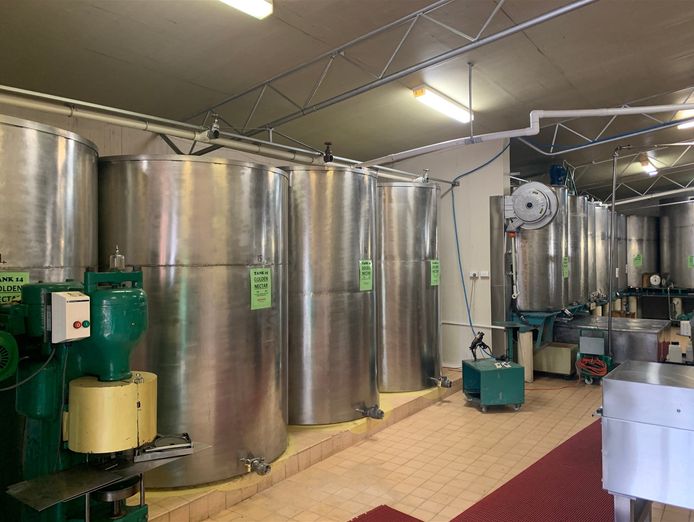 iconic-3rd-generation-tasmanian-honey-producer-3