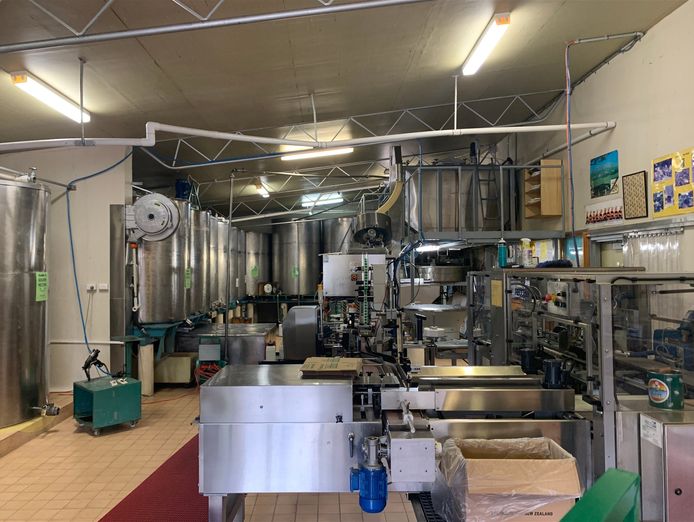 iconic-3rd-generation-tasmanian-honey-producer-4