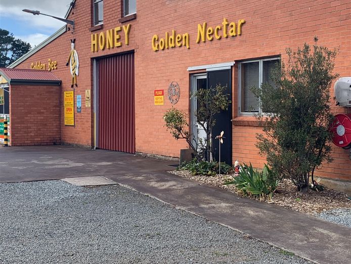 iconic-3rd-generation-tasmanian-honey-producer-2