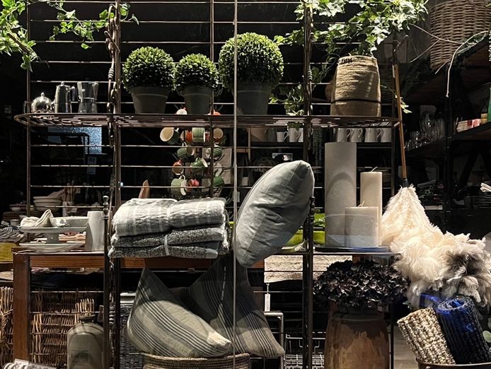 boutique-retail-store-0