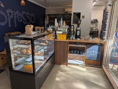 profitable-gold-coast-cafe-417k-annual-revenue-low-rent-0