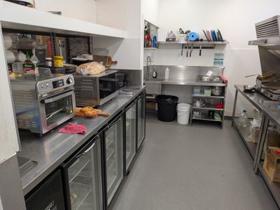 profitable-gold-coast-cafe-417k-annual-revenue-low-rent-2