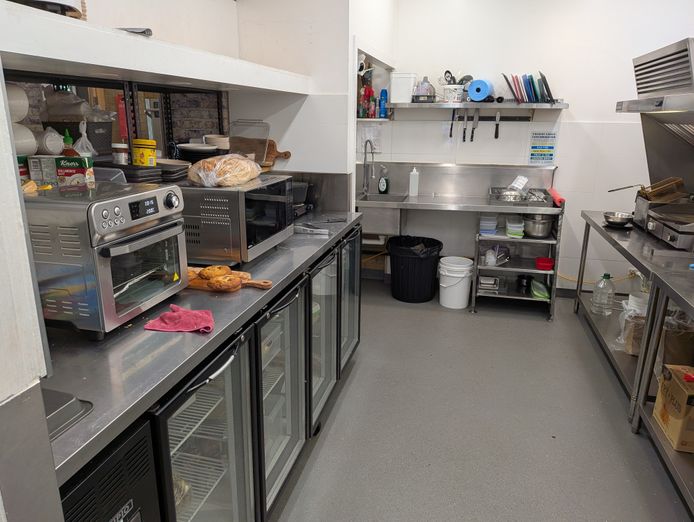 profitable-gold-coast-cafe-417k-annual-revenue-low-rent-2