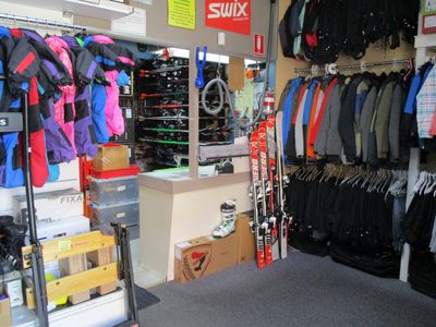 ski-snowboard-retail-rental-shop-8