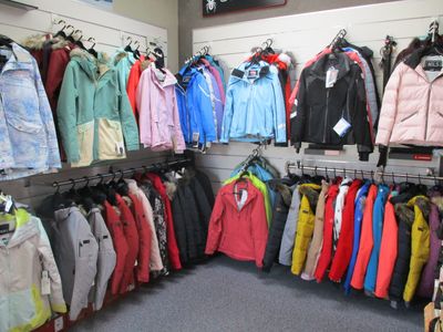 ski-snowboard-retail-rental-shop-7