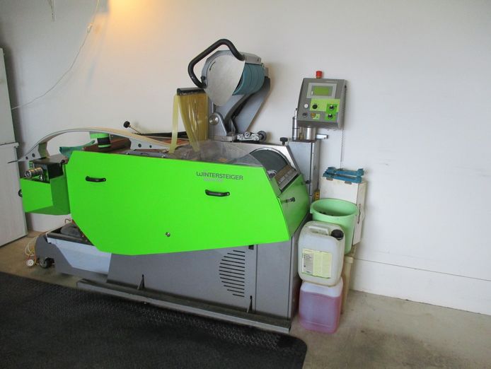 ski-snowboard-retail-rental-shop-9