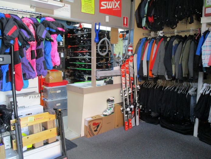 ski-snowboard-retail-rental-shop-8