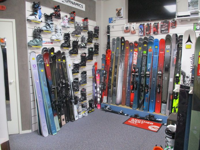 ski-snowboard-retail-rental-shop-4