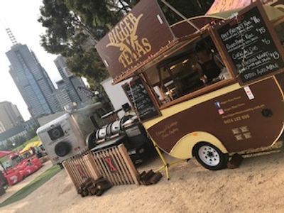 outstanding-food-truck-and-catering-business-1
