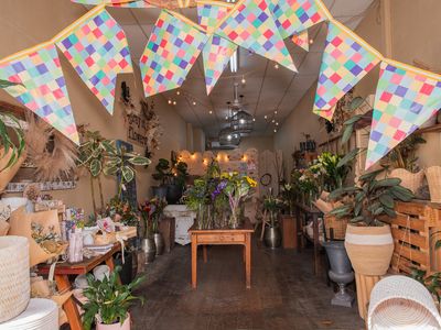 gray-street-flowers-corner-the-market-with-hamiltons-only-floristry-business-1