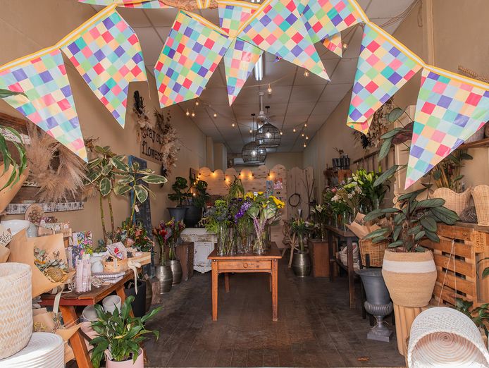 gray-street-flowers-corner-the-market-with-hamiltons-only-floristry-business-1