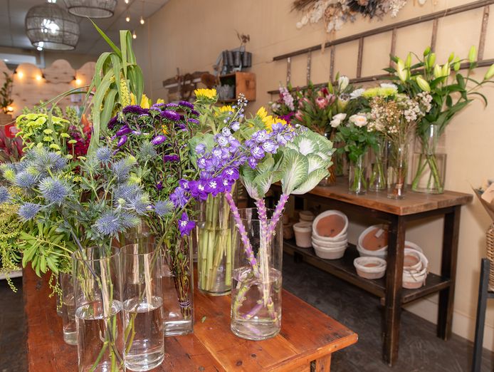 gray-street-flowers-corner-the-market-with-hamiltons-only-floristry-business-4