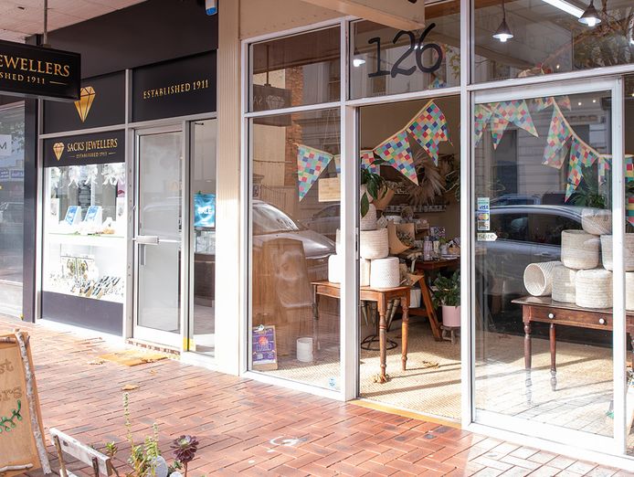 gray-street-flowers-corner-the-market-with-hamiltons-only-floristry-business-0