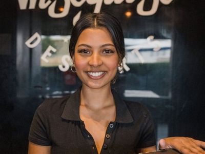 established-gourmet-pizza-brand-2-stores-loyal-customers-8