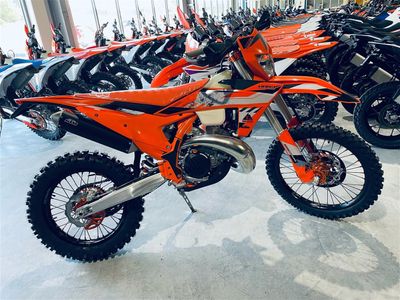 premier-motorcycle-dealership-several-brands-2
