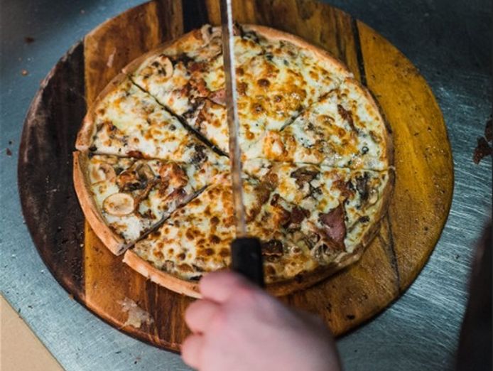 established-gourmet-pizza-brand-2-stores-loyal-customers-4