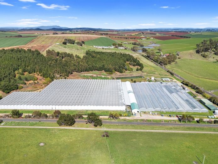 hydroponic-vegetable-crop-farm-land-buildings-amp-machinery-0