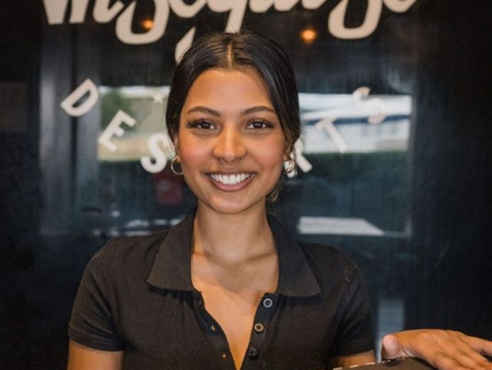 established-gourmet-pizza-brand-2-stores-loyal-customers-8
