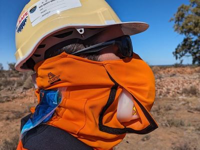e-commerce-outdoor-workwear-brand-with-patented-one-of-a-kind-face-mask-2