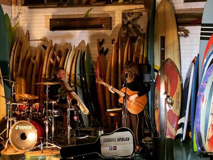 well-loved-and-established-old-school-surf-shop-7