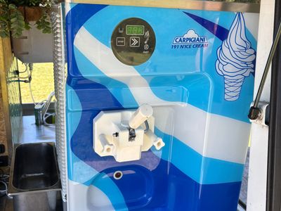 acai-oasis-mobile-food-truck-8